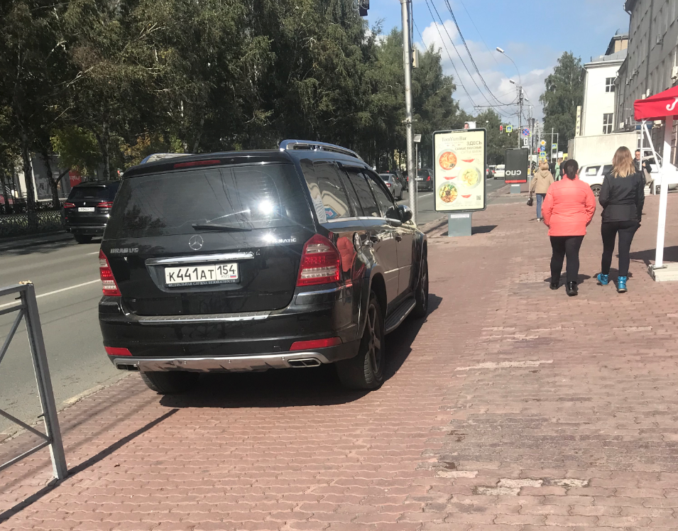 Стоянка на тротуаре Стоянка на тротуаре