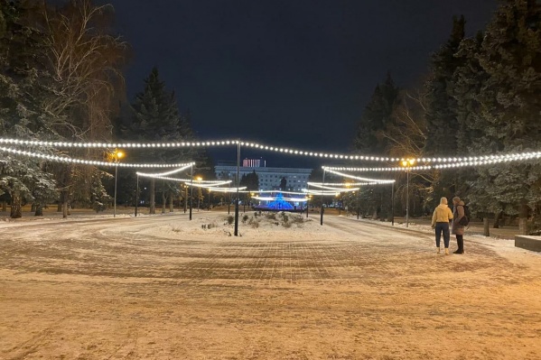 Огни зажгли на Театральной площади Огни зажгли на Театральной площади