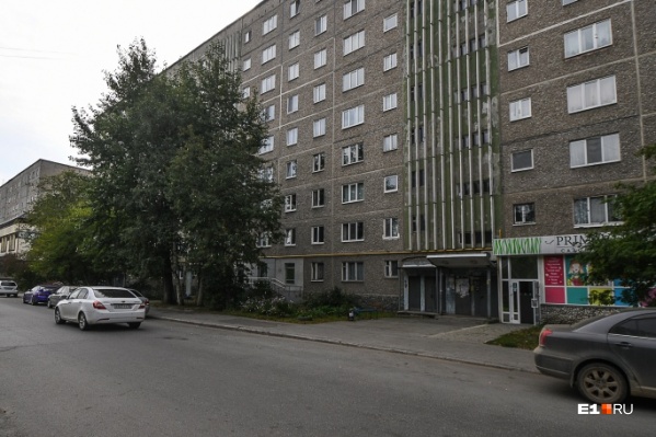 Дом на Бардина, где живет семья Павла Бастрикова Дом на Бардина, где живет семья Павла Бастрикова