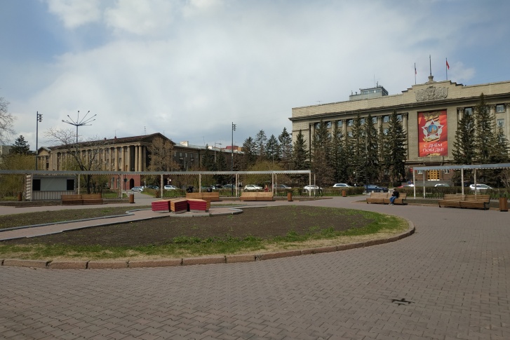 В Красноярске закрывают парковки около популярных у красноярцев мест для прогулок