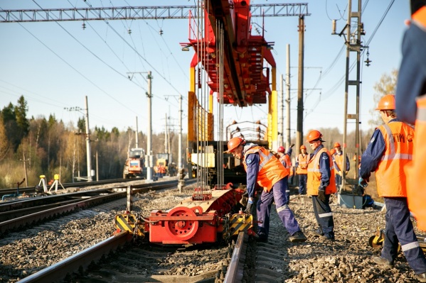 Движение поездов при закрытии перегонов осуществляется по соседнему пути Движение поездов при закрытии перегонов осуществляется по соседнему пути