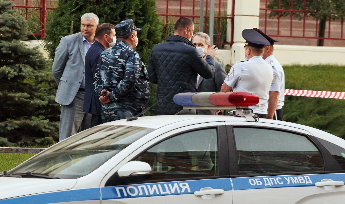 Сотрудники полиции на месте гибели главного редактора издания «Коза Пресс» (Koza.Press) Ирины Славиной<br><br>автор фото Роман Яровицын/«Коммерсантъ»