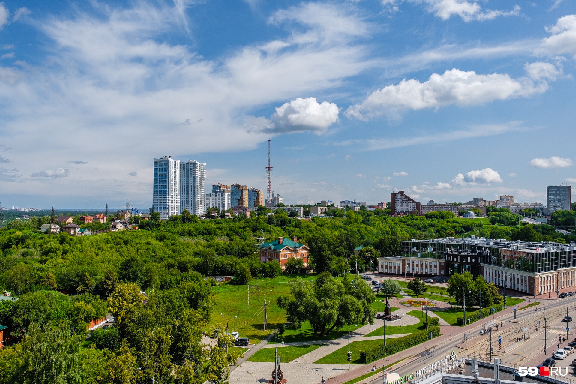 Установить город 24. Сквер Татищева Пермь. Пермь центр города. Пермь в мае. Пермь красивые места.