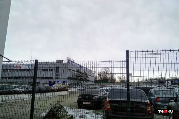 У автоцентра «Миасс» своя большая парковка У автоцентра «Миасс» своя большая парковка