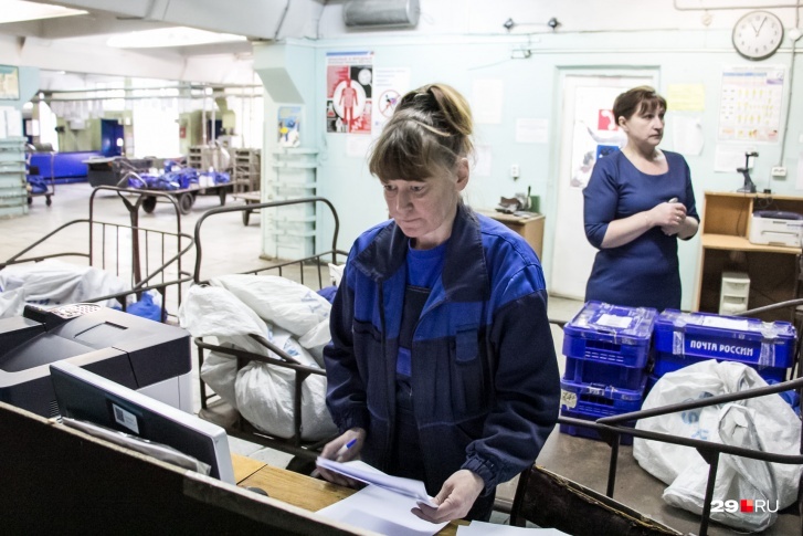 Пока приходится перебирать письма и посылки вручную Пока приходится перебирать письма и посылки вручную 