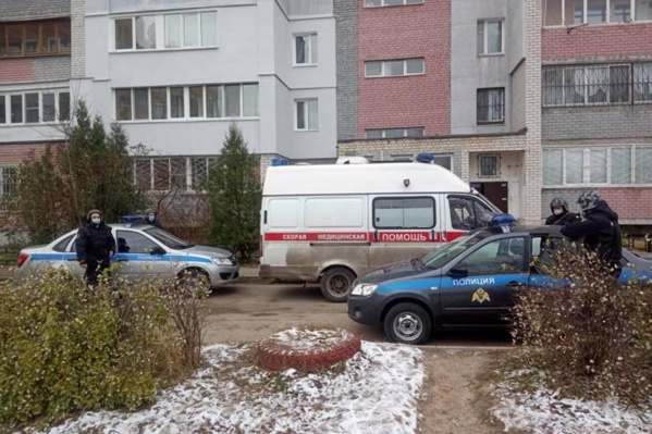 На место происшествия приехали две группы задержания На место происшествия приехали две группы задержания