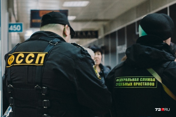 Гендиректор предложил взятку приставу, но тот не взял Гендиректор предложил взятку приставу, но тот не взял