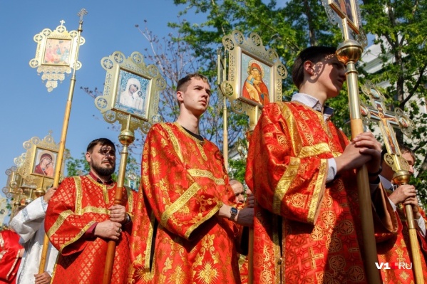 «Выдерживали нужное расстояние между людьми, а принимали участие в нём в основном члены моей семьи, мои родственники» «Выдерживали нужное расстояние между людьми, а принимали участие в нём в основном члены моей семьи, мои родственники»