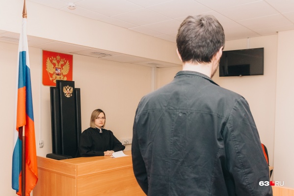 Суду предстоит выяснить, виновен ли экс-полицейский в преступлении Суду предстоит выяснить, виновен ли экс-полицейский в преступлении
