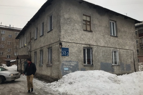 Рядом с местом убийства Рядом с местом убийства