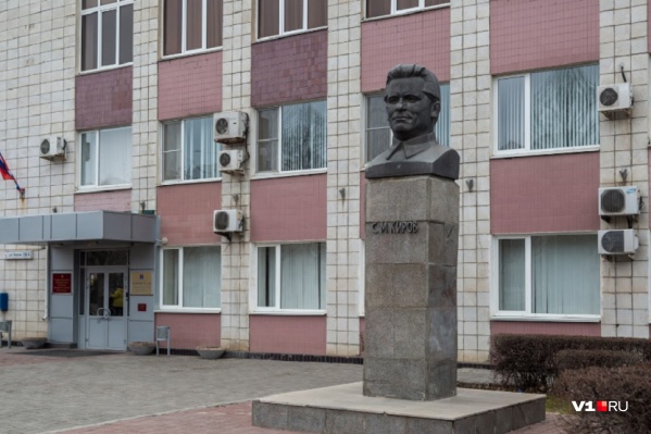 Выставленные на продажу кабинеты расположены на четвертом этаже здания районной администрации Выставленные на продажу кабинеты расположены на четвертом этаже здания районной администрации