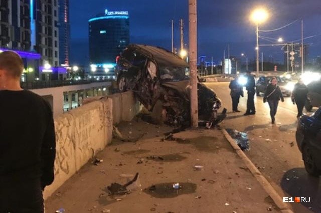 Удивительно, но, учитывая силу удара, водитель не получил травм Удивительно, но, учитывая силу удара, водитель не получил травм