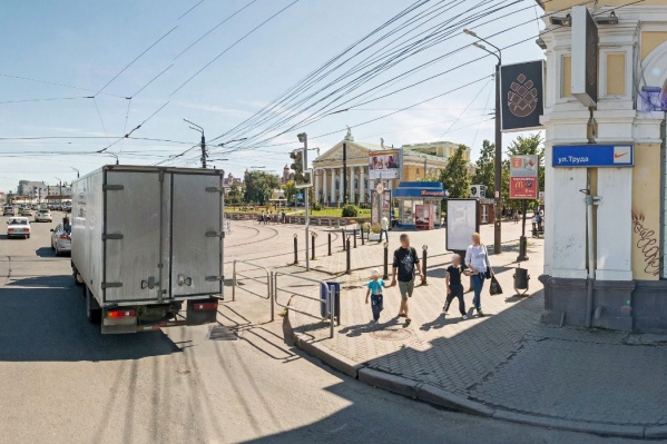 В этом районе расположено множество ночных заведений. Не исключено, что конфликт мог начаться ещё там В этом районе расположено множество ночных заведений. Не исключено, что конфликт мог начаться ещё там