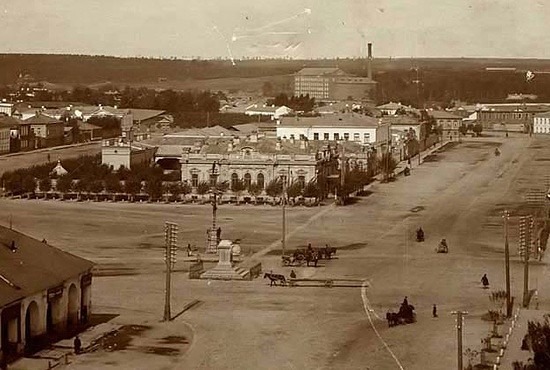 С 1930 года части усадьбы начали сносить С 1930 года части усадьбы начали сносить