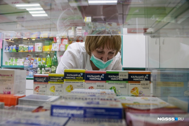 По словам замминистра здравоохранения Кузбасса, цена на «Парацетамол» разная, потому что он не входит в список жизненно важных