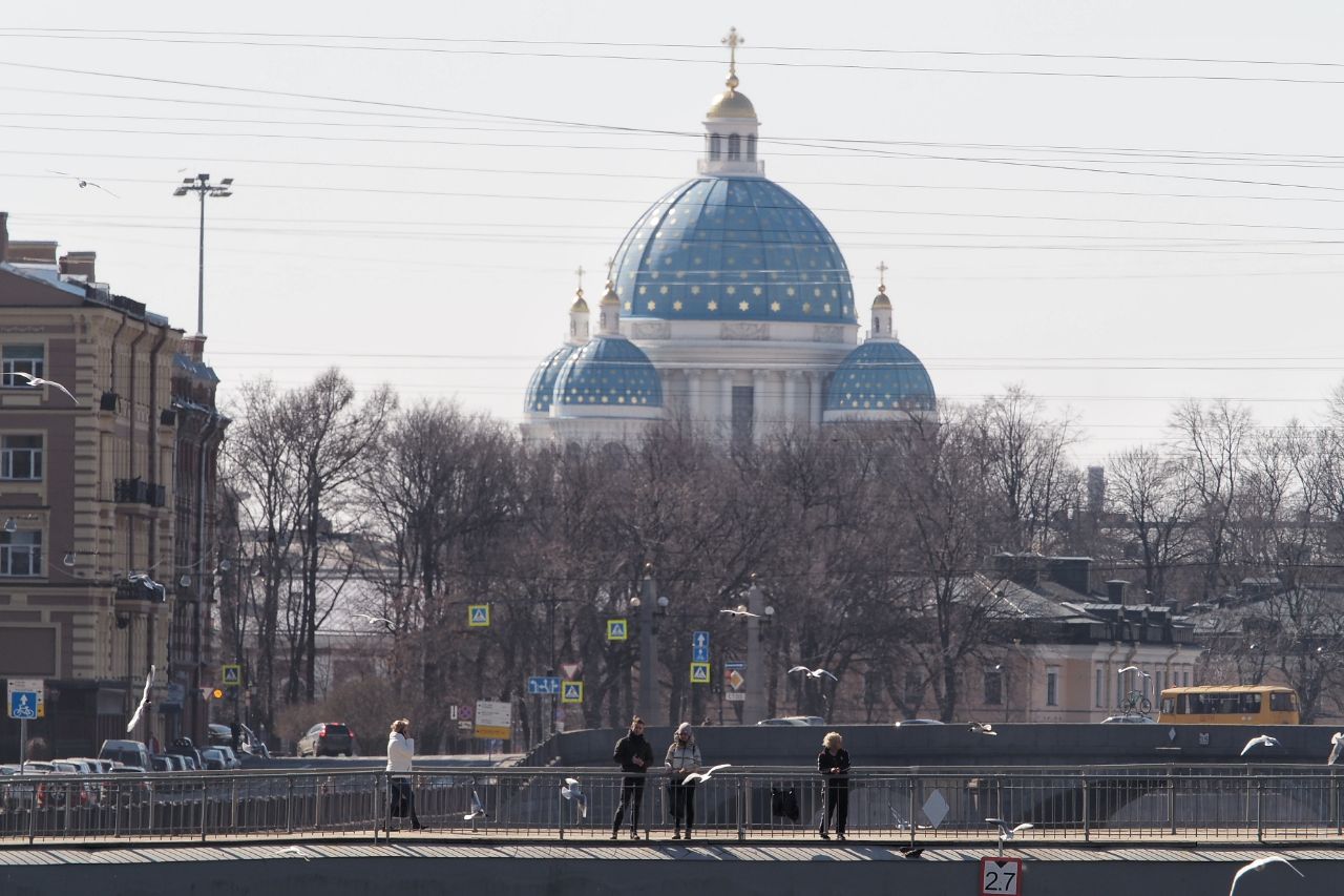 Патриарх просил сидеть дома.
