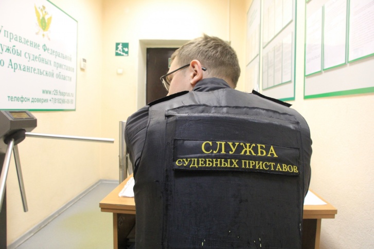 Вдобавок к арестованному автомобилю теперь на жителя Архангельска завели уголовное дело по взятке