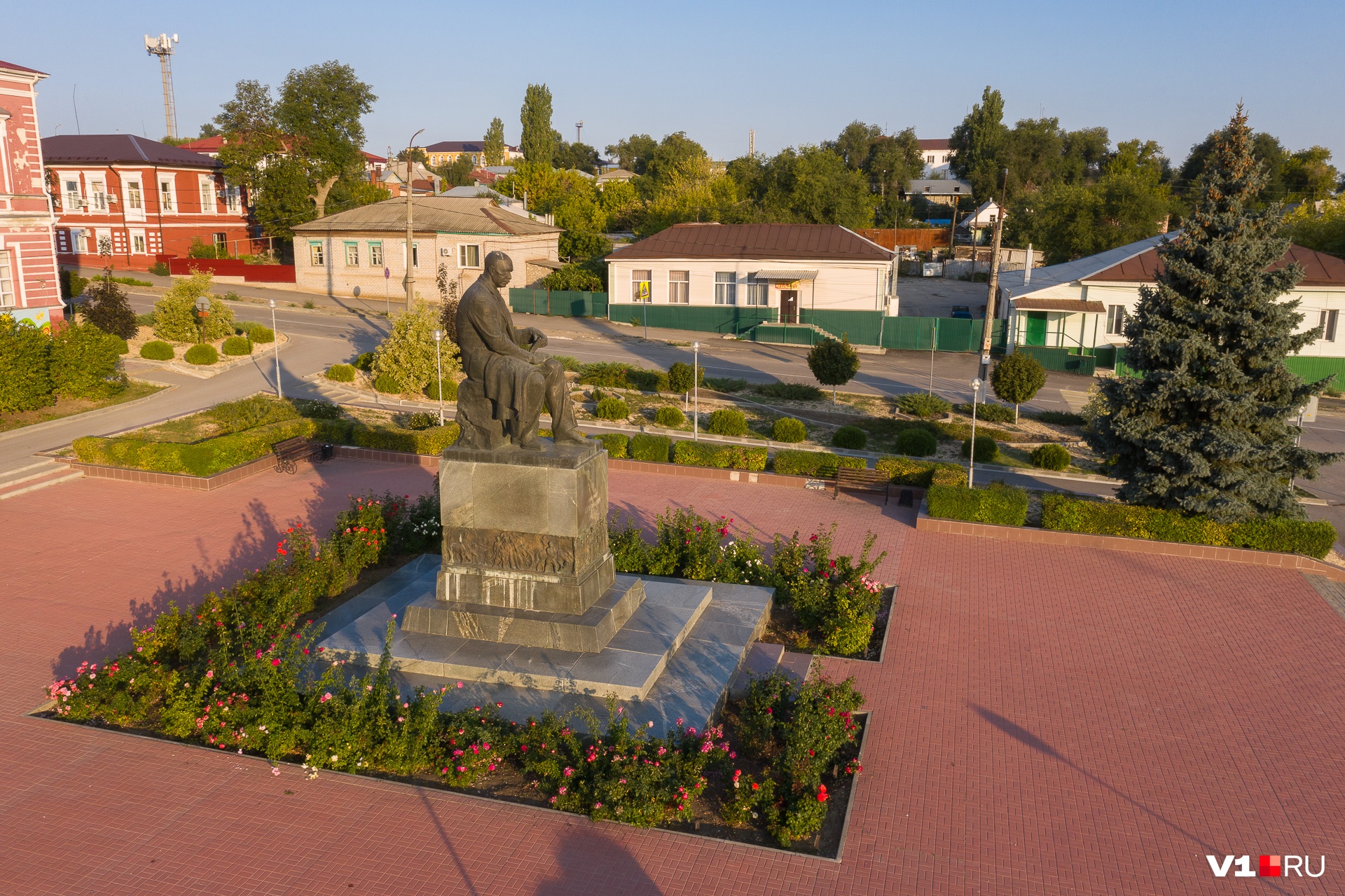 Погода в серафимовиче волгоградской. Серафимович город площадь. Серафимович парк. Серафимович город 1950. Серафимович парки.