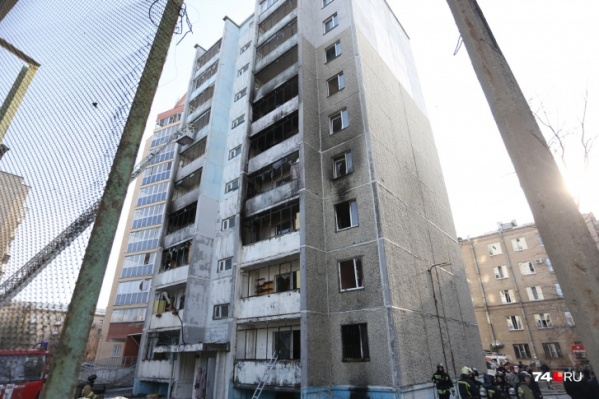 В соседних с больницей домах повыбивало стекла, несколько помещений загорелось В соседних с больницей домах повыбивало стекла, несколько помещений загорелось