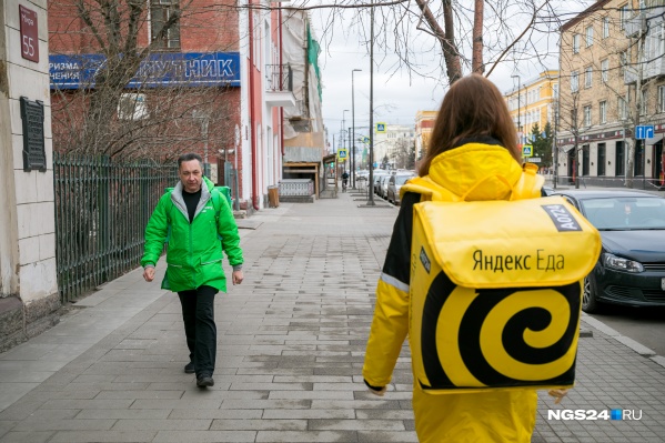 Особенно много курьеров в Красноярске стало в период пандемии, но про ограбления новостей не было Особенно много курьеров в Красноярске стало в период пандемии, но про ограбления новостей не было