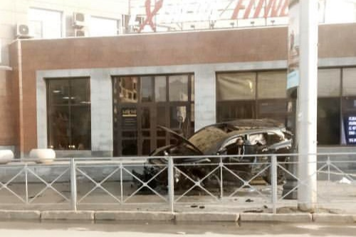 Автомобиль был сильно разбит Автомобиль был сильно разбит