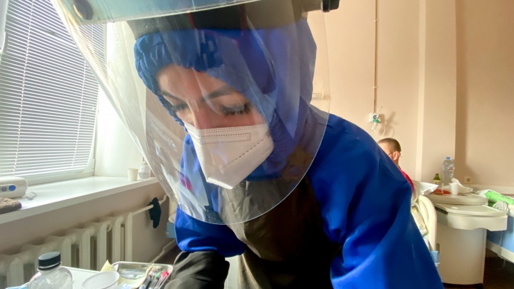 Врачи отдаленного тюменского района получат надбавки за борьбу с коронавирусом