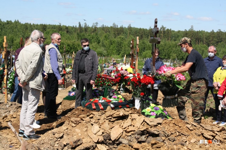 Владимира похоронили на Лесном кладбище Владимира похоронили на Лесном кладбище