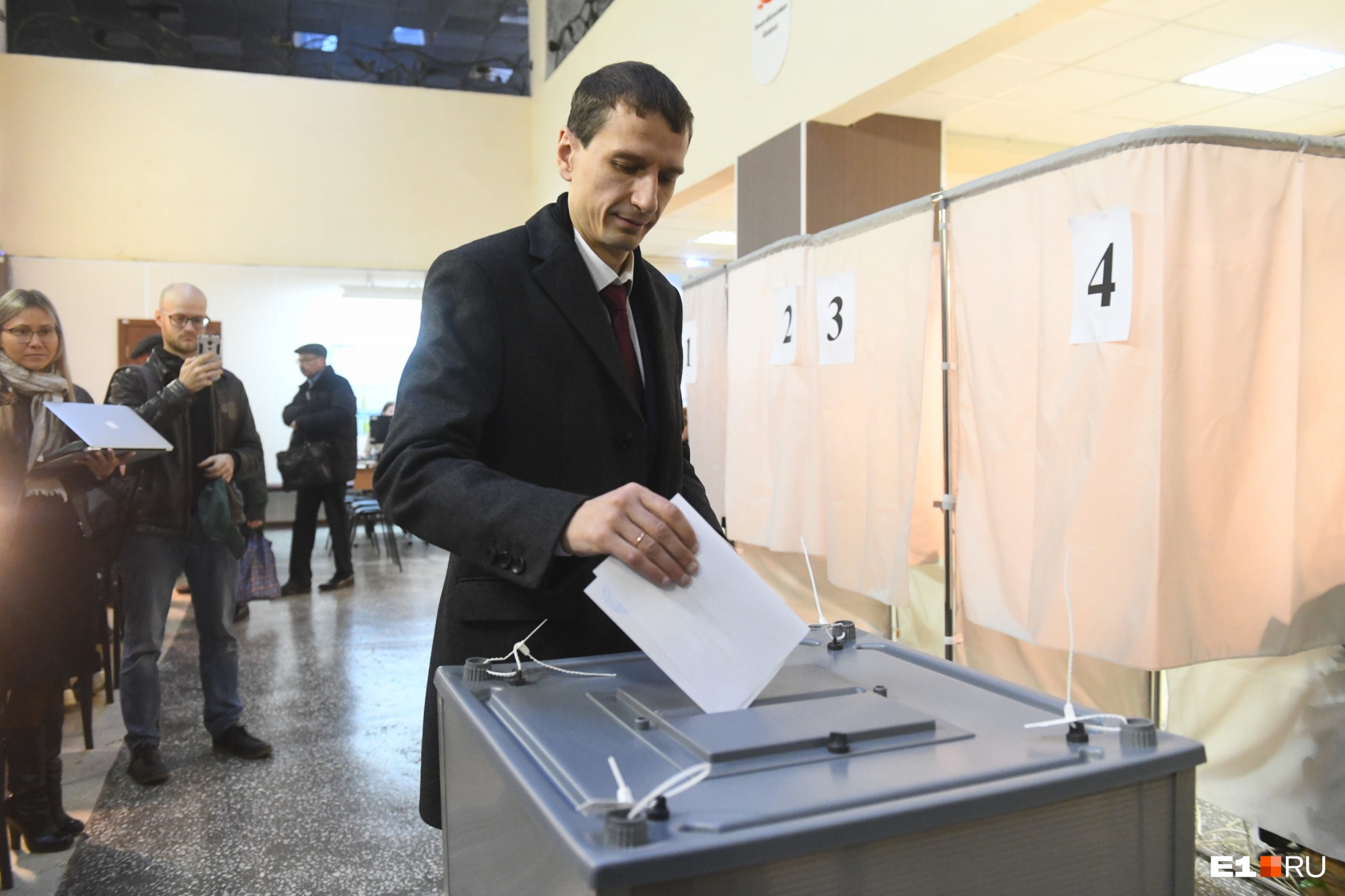 Екатеринбуржцы смогут проголосовать за поправки в Конституцию на рабочем месте