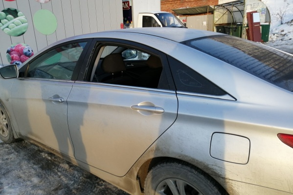 Автомобиль читательницы E1.RU Анны вскрыли ночью 5 марта Автомобиль читательницы E1.RU Анны вскрыли ночью 5 марта