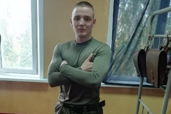 20-летний Никита разгружал огнетушители в ангаре 20-летний Никита разгружал огнетушители в ангаре