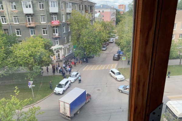 Из здания Свердловского суда всех эвакуировали Из здания Свердловского суда всех эвакуировали