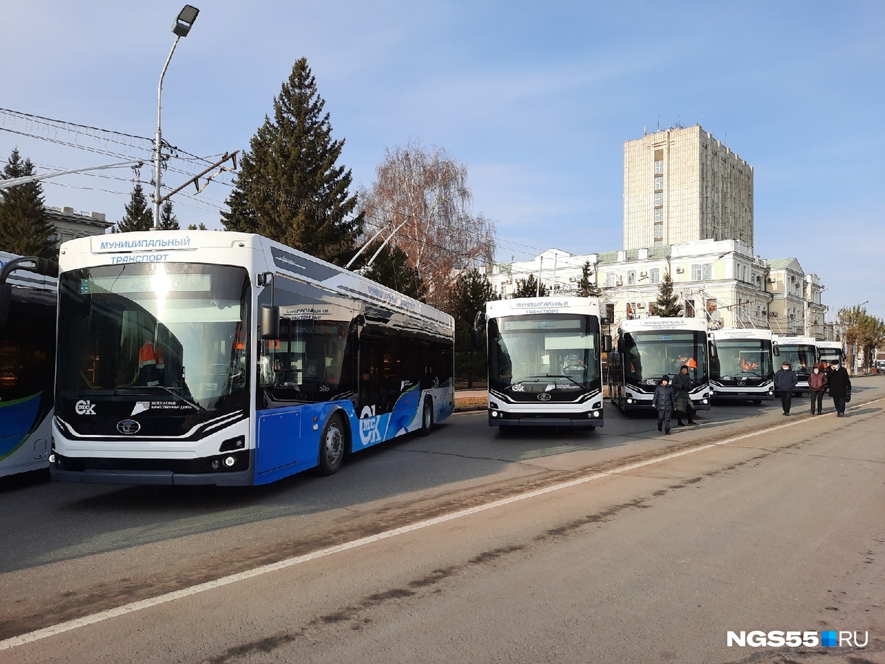 Транспорт омск. Троллейбус Адмирал Омск. Новые троллейбусы в Омске Адмирал. Омский новый троллейбус. Новый низкопольный троллейбус «Адмирал»..