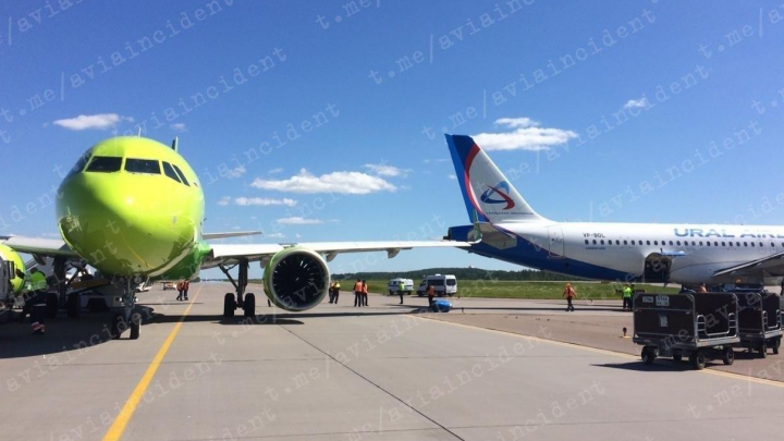 В аэропорту Санкт-Петербурга борт S7 столкнулся с другим самолётом