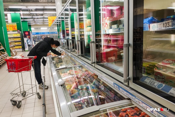 Продукты из холодильников санврачи советуют брать в последнюю очередь Продукты из холодильников санврачи советуют брать в последнюю очередь