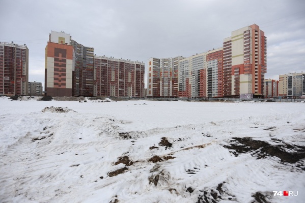 Школу в микрорайоне «Академ Riverside» жители ждут уже много лет Школу в микрорайоне «Академ Riverside» жители ждут уже много лет