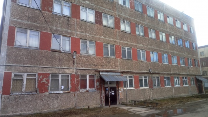 В Екатеринбурге выселяют жильцов бывшей военной казармы, которые 15 лет жили сами по себе