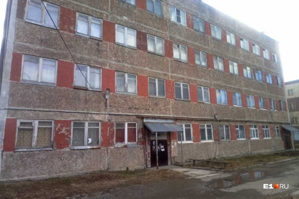 Так выглядит дом на Горнистов, 15 — бывшая военная казарма Так выглядит дом на Горнистов, 15 — бывшая военная казарма
