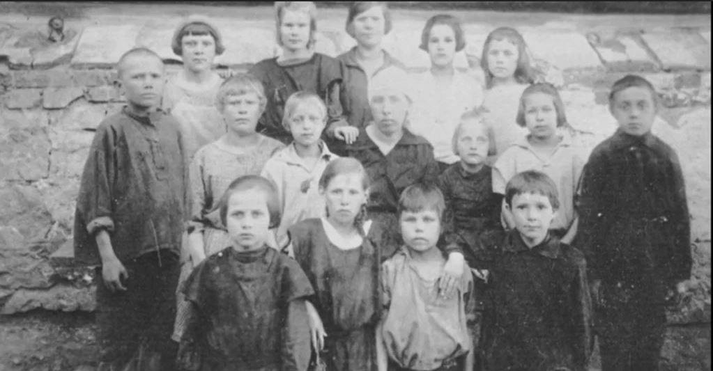 «Дети умирали от тифа, живые их хоронили»: шестиклассник из Екатеринбурга — о сталинских репрессиях