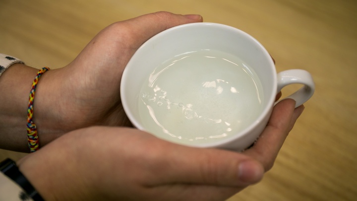 Обильное питье, а дальше что?: врач рассказала, какая жидкость поможет справиться с коронавирусом