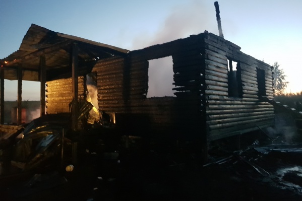 В пожаре в деревне Ананьино погиб ребенок, пострадала женщина В пожаре в деревне Ананьино погиб ребенок, пострадала женщина