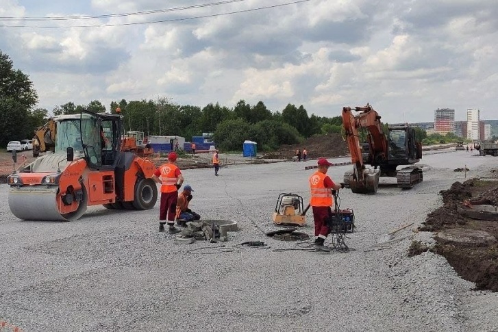 Сейчас рабочие ремонтируют четыре дороги в Ленинском районе