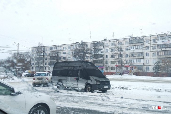 Эта маршрутка была припаркована на подземной автостоянке на Комсомольском проспекте, где вспыхнул пожар Эта маршрутка была припаркована на подземной автостоянке на Комсомольском проспекте, где вспыхнул пожар