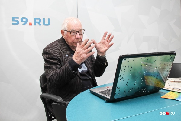 Дмитрий Глотин участвовал в запусках первых трёх искусственных спутников Земли Дмитрий Глотин участвовал в запусках первых трёх искусственных спутников Земли