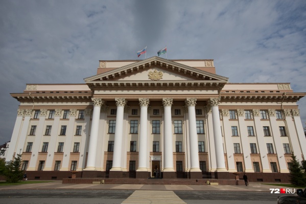 Тюменский активист Дмитрий Велижанин увидел, что на переходе у правительства не соблюдают ГОСТ Тюменский активист Дмитрий Велижанин увидел, что на переходе у правительства не соблюдают ГОСТ