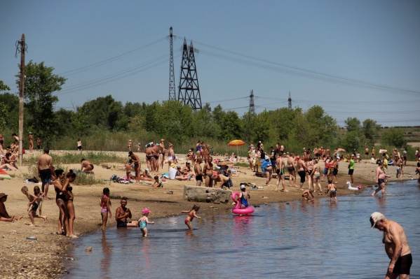 В 40-градусную жару трудно устоять перед соблазном нырнуть в Волгу В 40-градусную жару трудно устоять перед соблазном нырнуть в Волгу