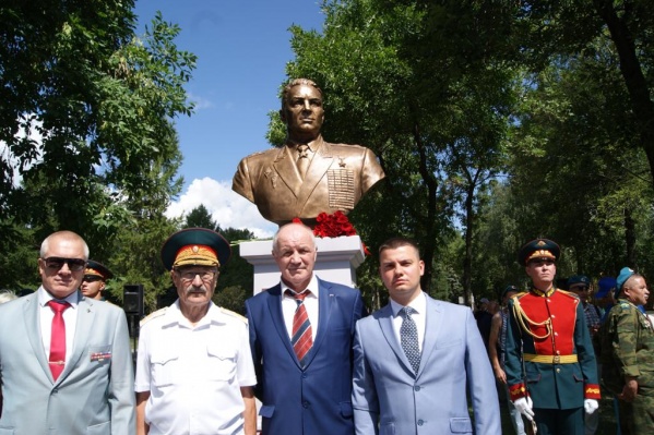 Монумент установили к 90-летию ВДВ Монумент установили к 90-летию ВДВ