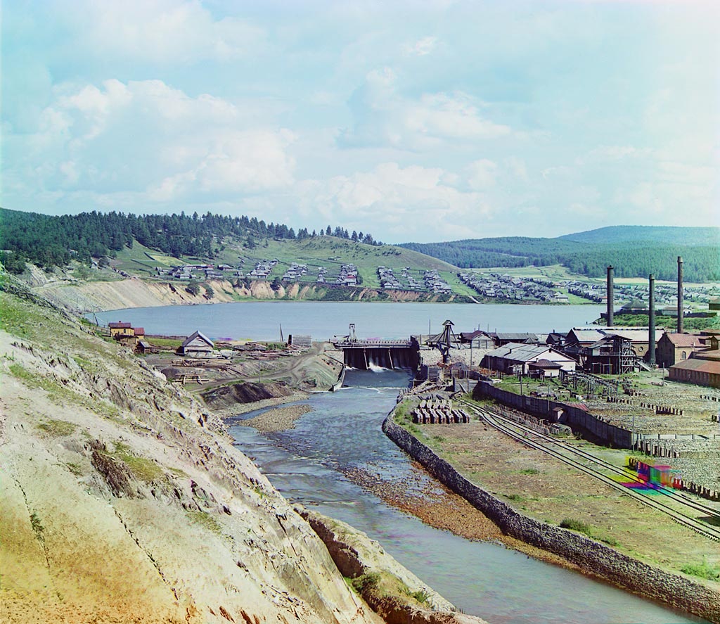 Уникальный кадр примерно того же места, сделанный в 1910 году известным фотографом Сергеем Прокудиным-Горским: он специализировался на цветной съёмке Уникальный кадр примерно того же места, сделанный в 1910 году известным фотографом Сергеем Прокудиным-Горским: он специализировался на цветной съёмке 
