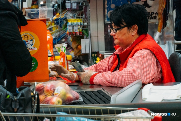 Весной омичи стали чаще заказывать продукты на дом, а если и выбирались в магазин, то предпочитали расплачиваться картой Весной омичи стали чаще заказывать продукты на дом, а если и выбирались в магазин, то предпочитали расплачиваться картой