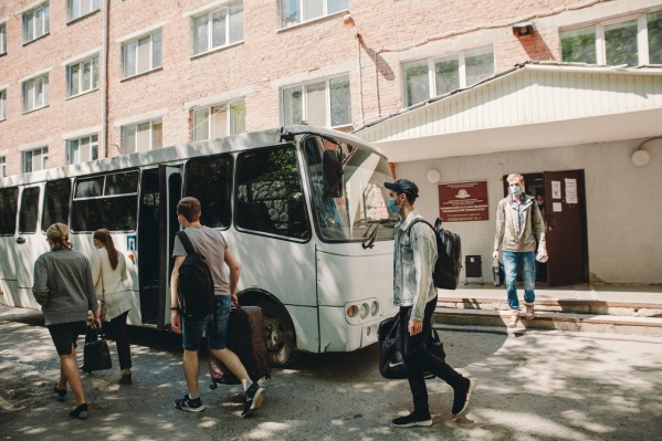 Студентов на автобусах вывезли в обсерватор Студентов на автобусах вывезли в обсерватор