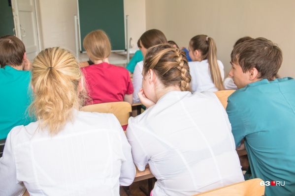 Большая часть студентов будет посещать лекции не в группах Большая часть студентов будет посещать лекции не в группах